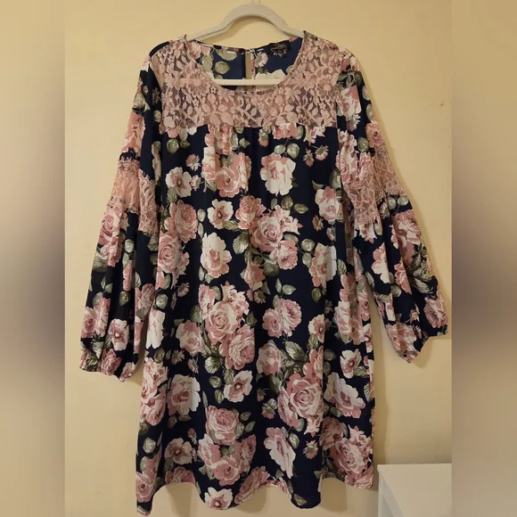 Suzanne Betro Floral Shift Dress - Picture 1 of 7